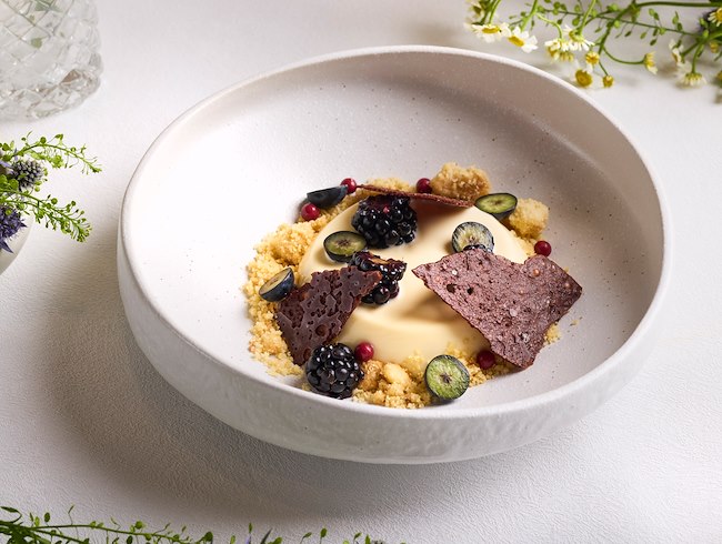 Set meal with soup, mains, and dessert